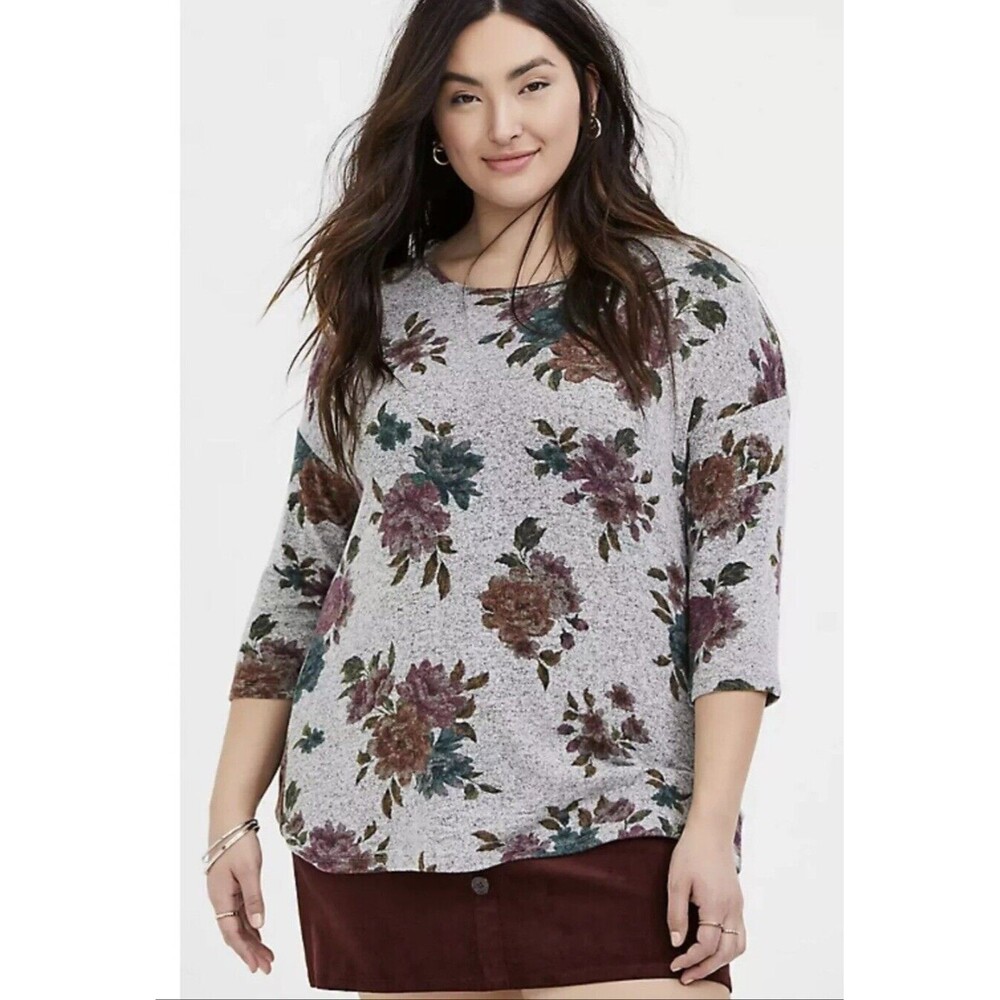 Torrid Top Women Size 5 5X Gray Floral Super Soft Plush Dolman 3/4 Sleeves Shirt